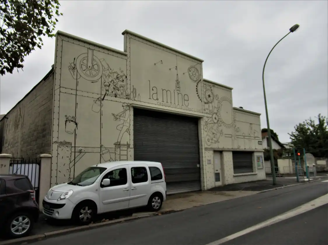 Fresque "Ressourcerie La Mine"附近的飯店