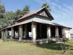 Wat Klang Muang Chaiburi