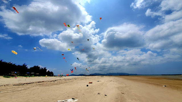 Doi Nhai Beach