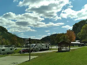 4 Guys RV Park at the Gorge