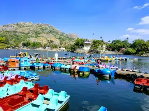 Nakki Lake Garden