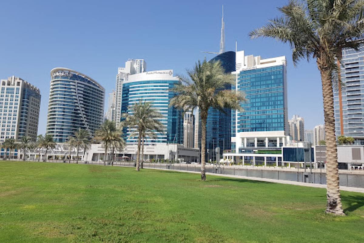 Business Bay Canal Lawn