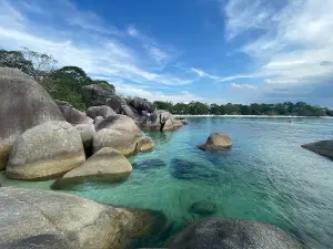 Pantai Laskar Pelangi
