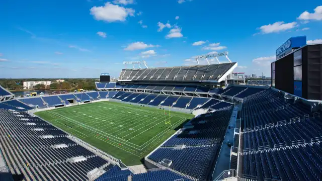 鄰近露營世界體育場的酒店