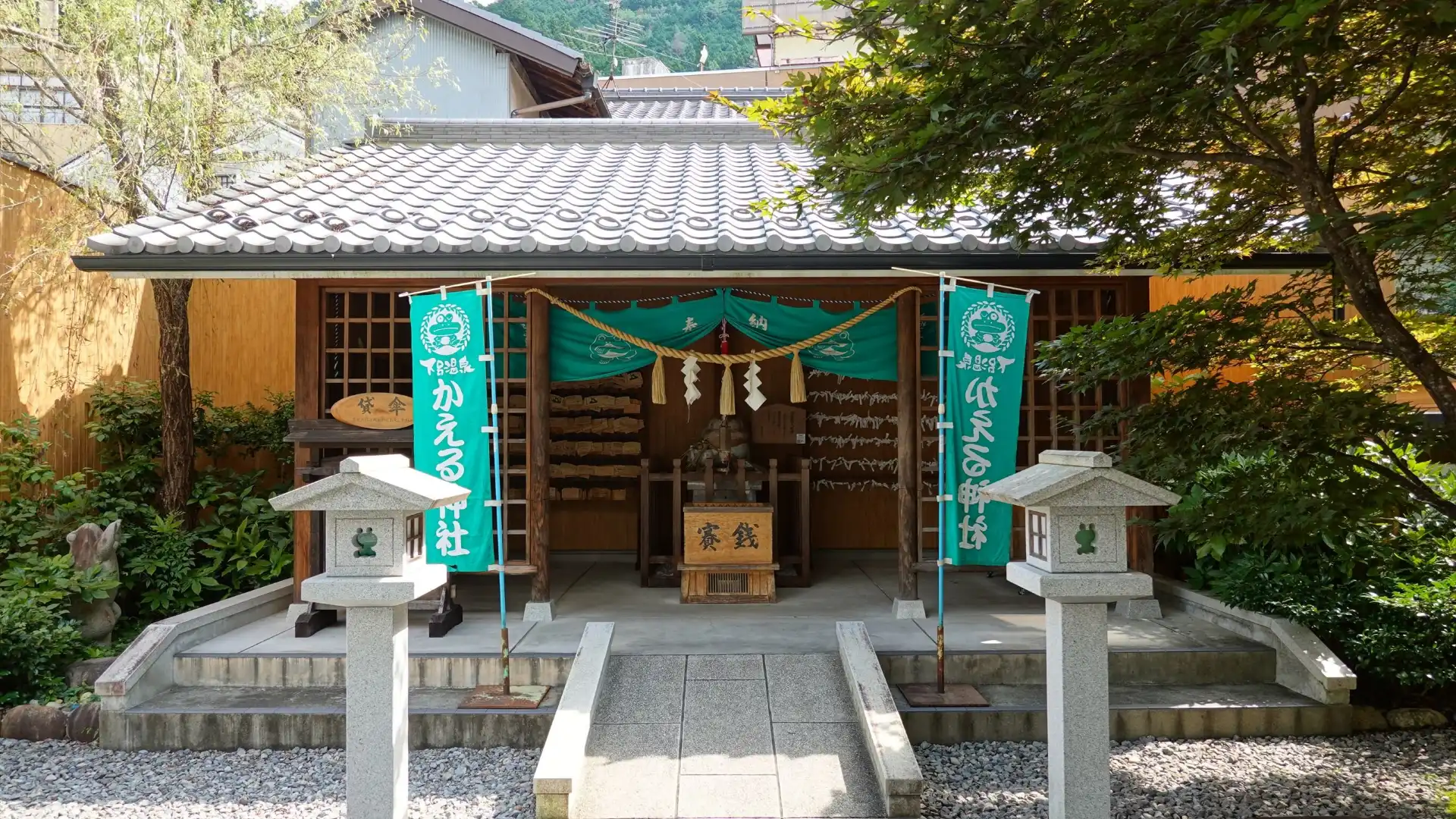 Hotels near Frog Shrine