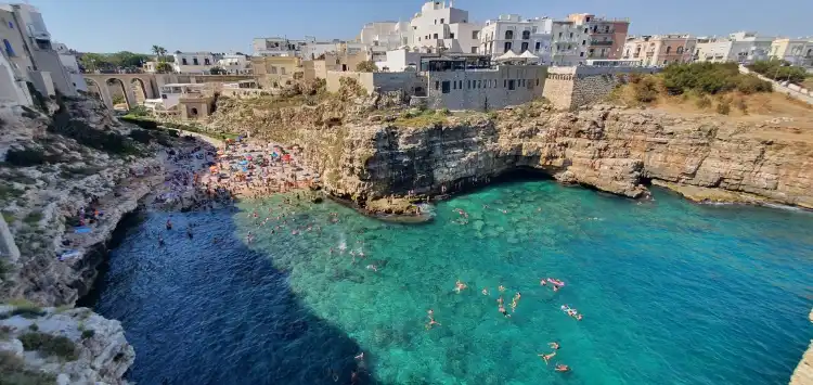 Hotels near Grotta Piana