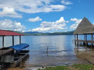 Laguna Azul, Sauce, San Martin