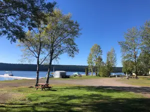 Kokanee Bay Motel & Trailer Court