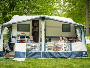 Camping im Eichenwald