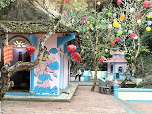 Đền cô chín phủ na