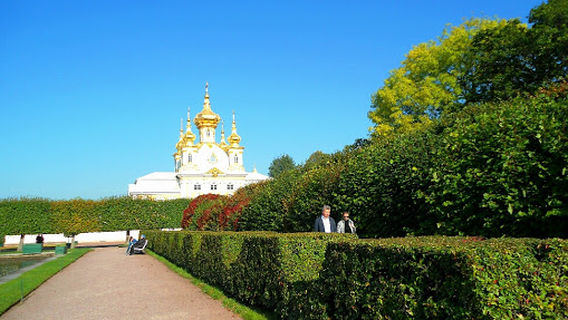 Muzey Tserkovnyy Korpus Bol'shogo Petergofskogo Dvortsa