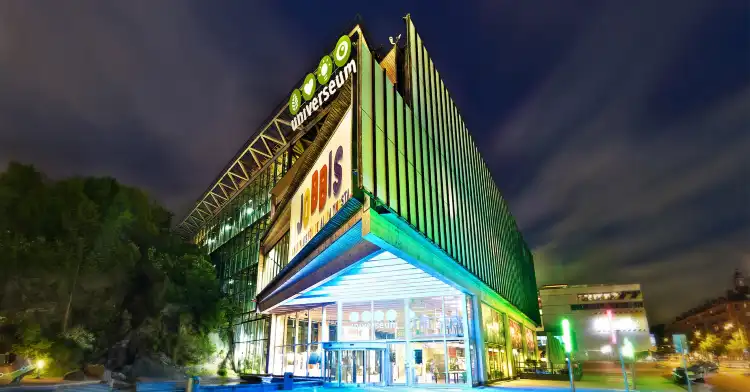 Các khách sạn gần Universeum
