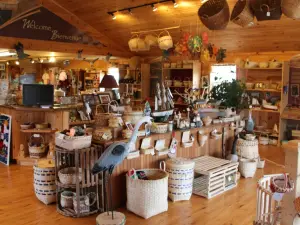Island Traditions Store:Home of the Basket Weavers