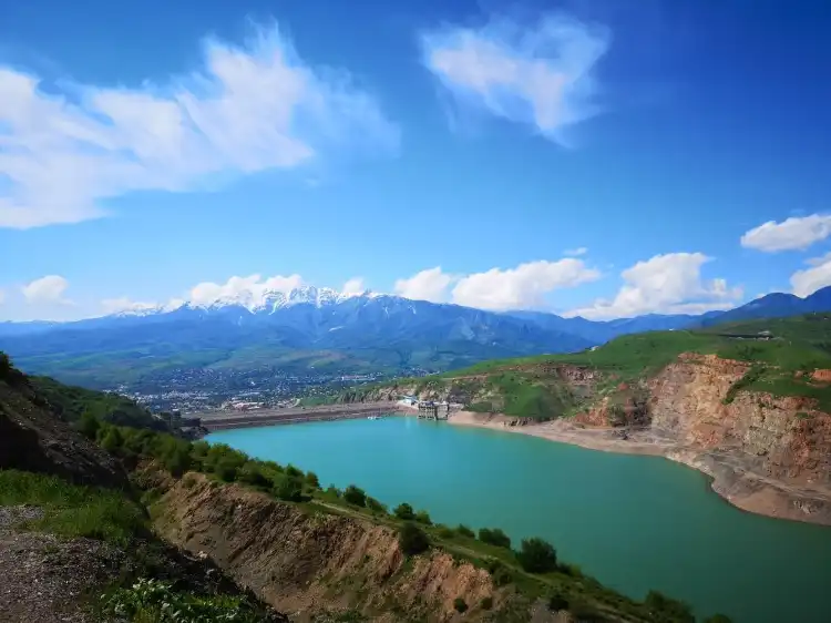 Bostanlik District