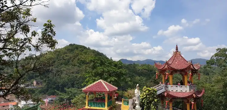 Hotels near Centipede Temple