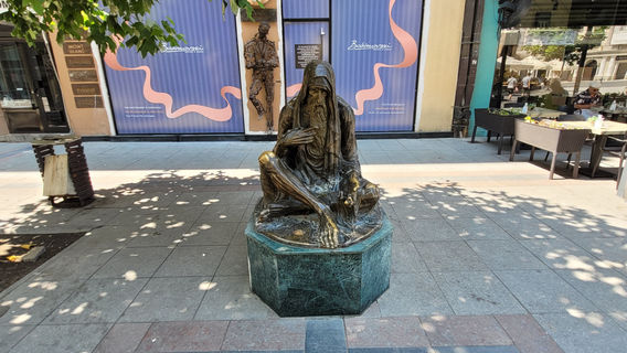 Statue Beggar