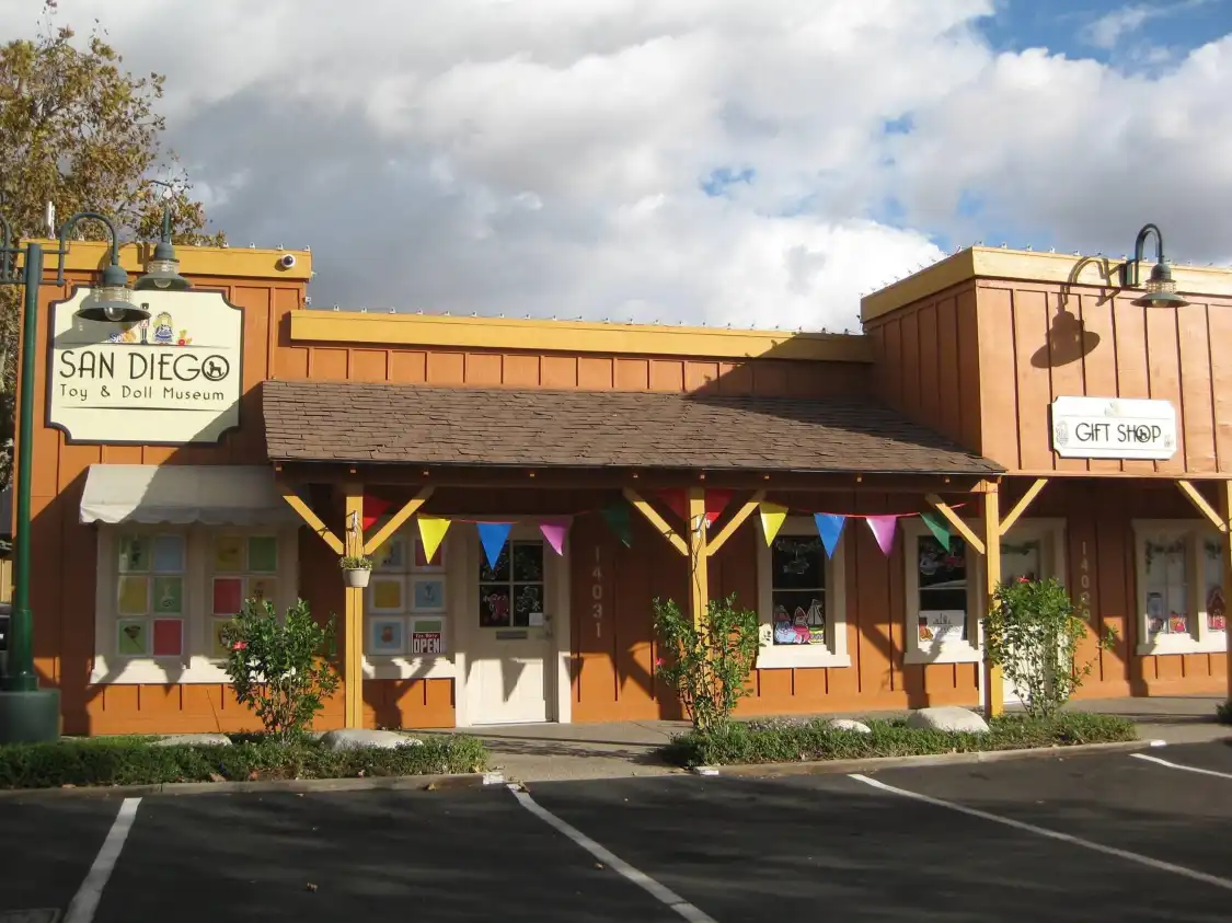 Hotels near San Diego Toy and Doll Museum
