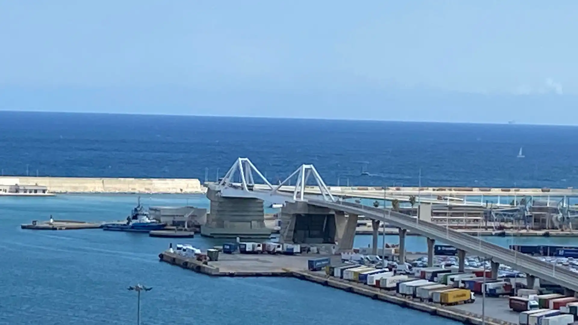 Hotels near Puente Puerta Europa