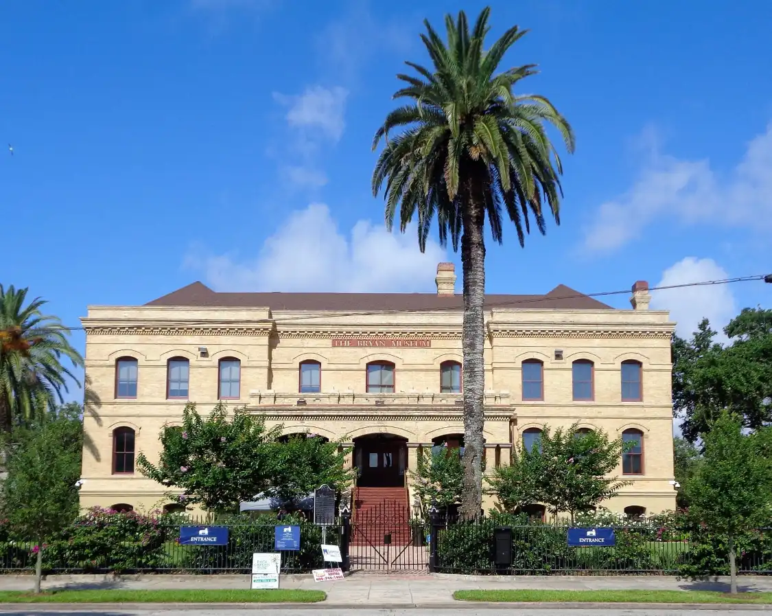 Hotel in zona The Bryan Museum