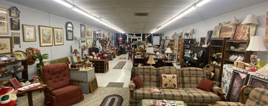 PuzzleMePieces Treasure Chest & The Clumsy Frog Vendor & Crafters Market
