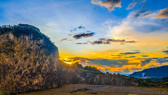 Lim Man Kui Quarry Hiking Car Park