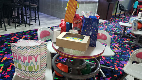Star Bowling Bar & Grill