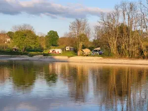 Natuurkampeerterrein / camping VueduLac Bourgogne Frankrijk