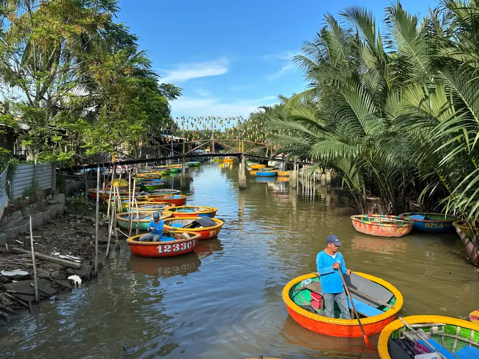 5_Hạnh Coconut Basket Boat