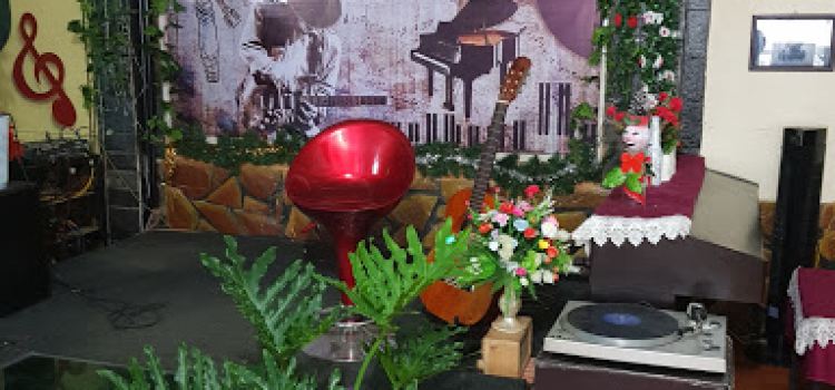 Dancing Cafe Da Nguyet