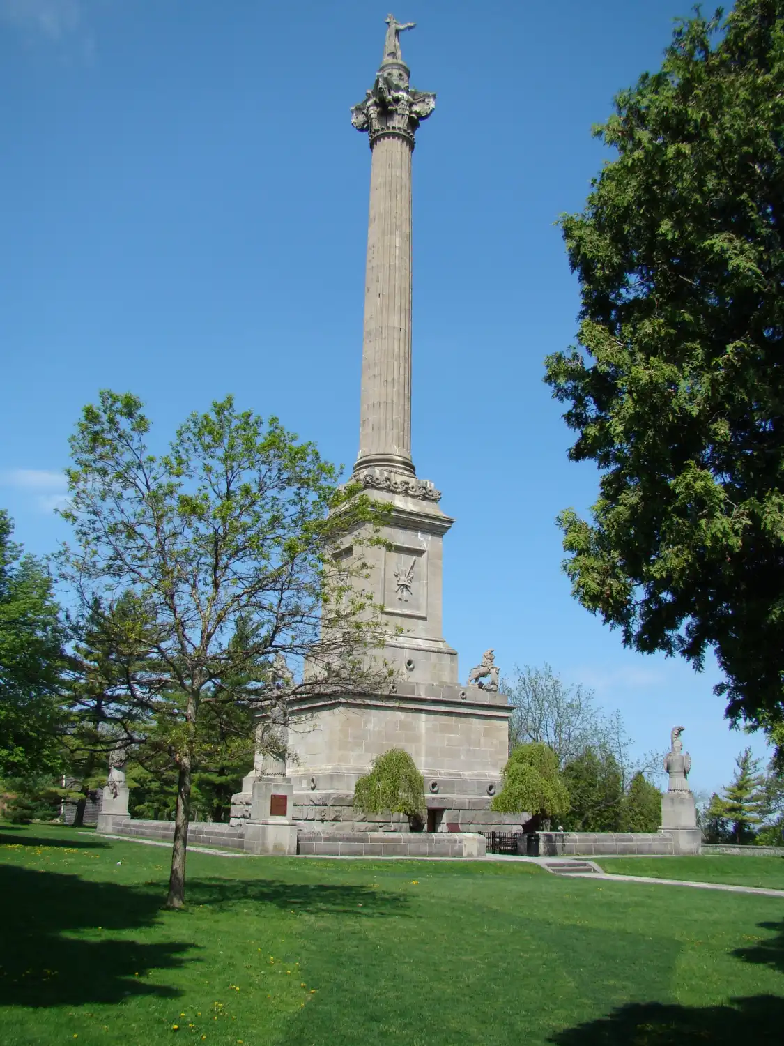 Hotels near Queenston Heights Park