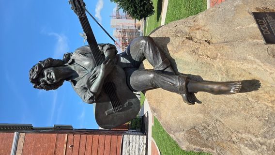 Dolly Parton Statue