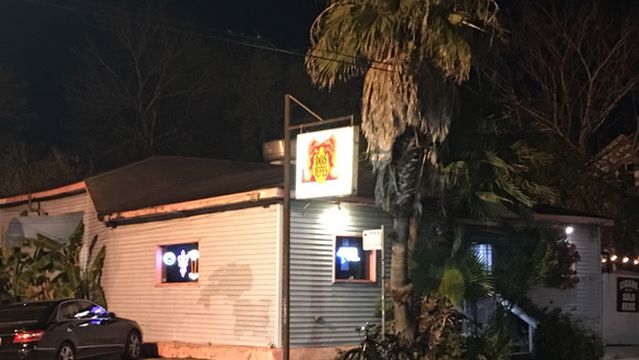 Dos Jefes Uptown Cigar Bar