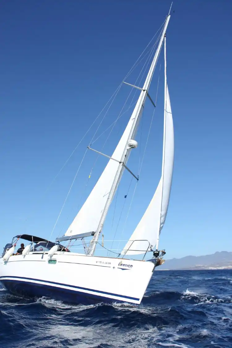 Hotels near Canary Charter Yacht Club