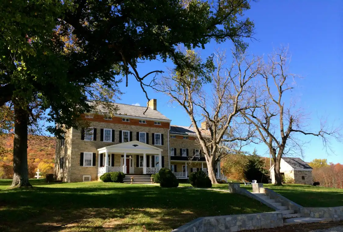 Hotels near Springfield Manor Winery Distillery Brewery