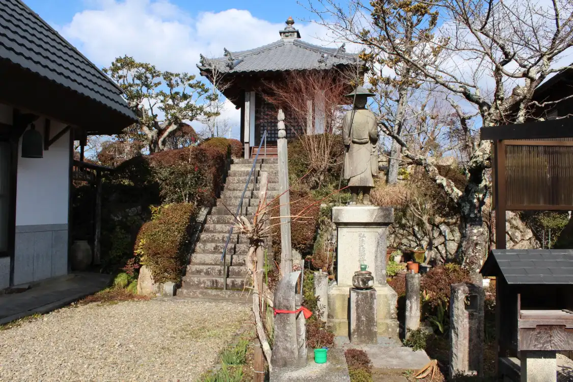 Hotels near Kongo-ji Temple