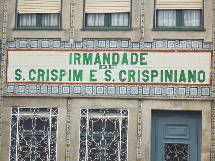 Hotels near São Crispim Chapel