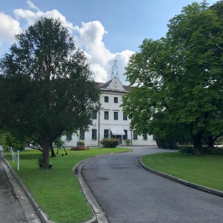 Hotel in zona Vini Zaghis | Prosecco e vino sfuso - Cantina
