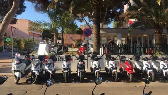 Rent A Scooter & Bike Cristóbal
