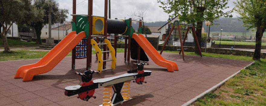 Parque infantil de Rates