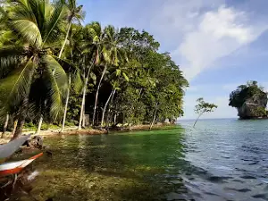 Pantai Kuburan Tua Padwa