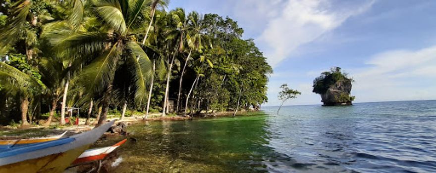 Pantai Kuburan Tua Padwa