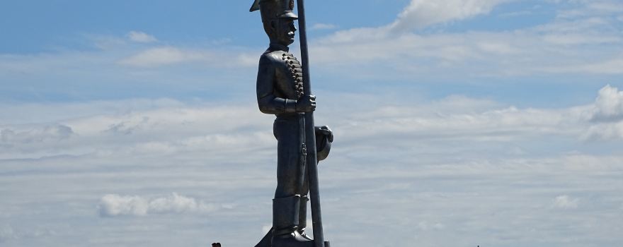 Miska Hussar statue