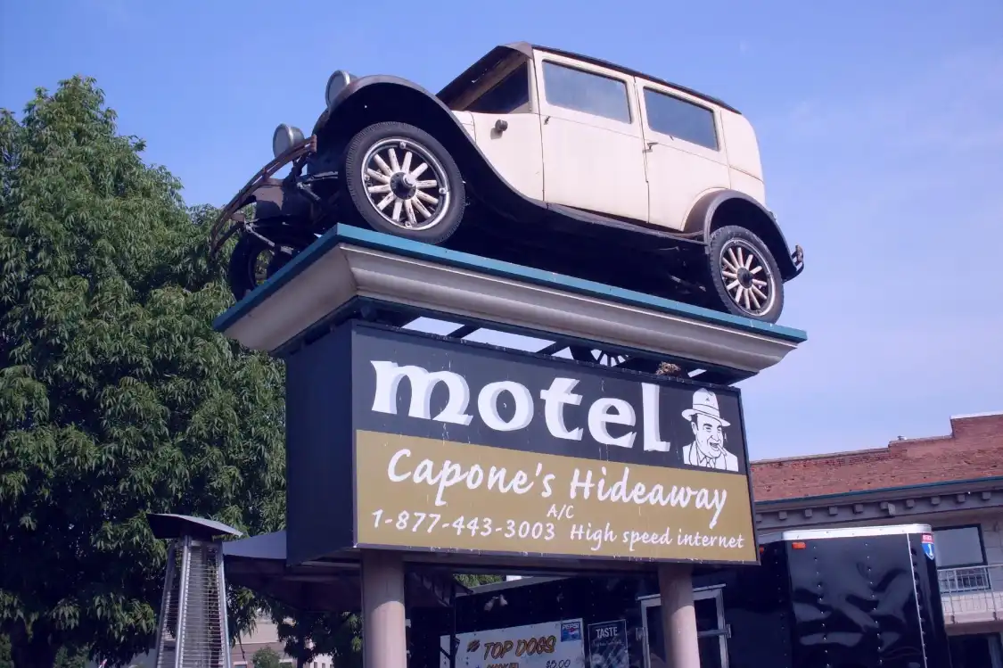 Hotels near Tunnels Of Moose Jaw