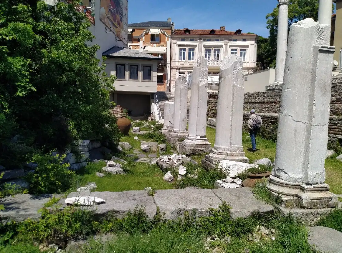 Hotels near Agora