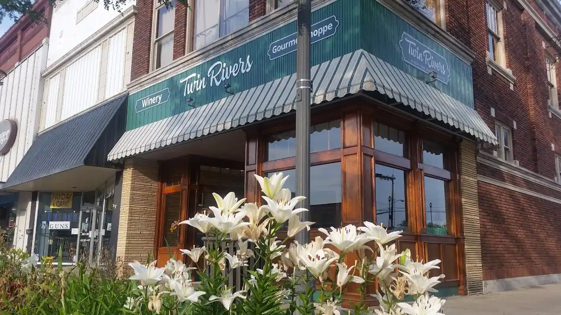 Hotels near Twin Rivers Winery and Gourmet Shoppe