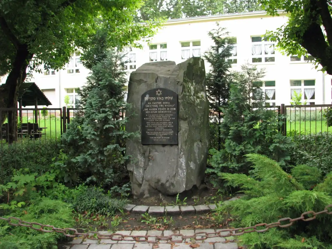 Hotels near The synagogue - memorial plaque, obelisk