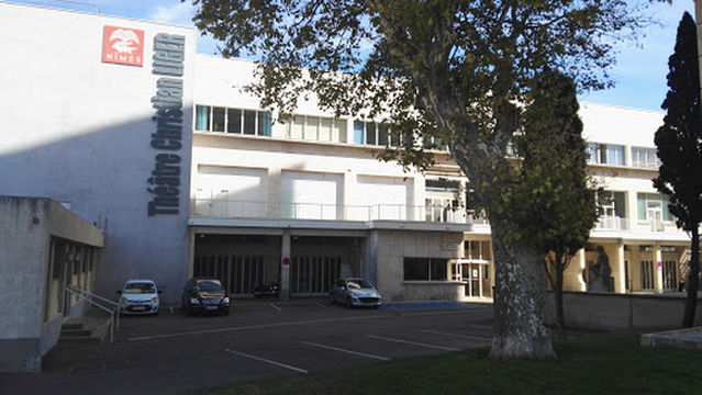 Pablo Neruda pool Nimes