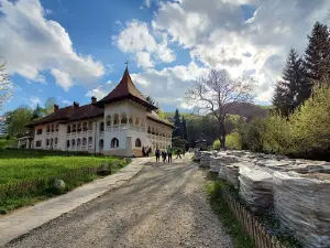 Mormântul Părintelui Arsenie Boca