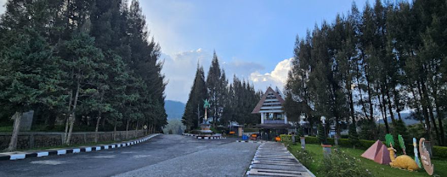 Plaza Pearl Of Lake Toba