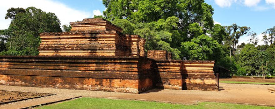 Candi Kembar Batu